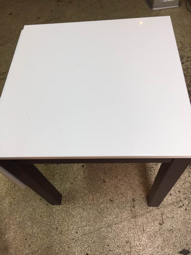 白の伸長式ダイニングテーブル