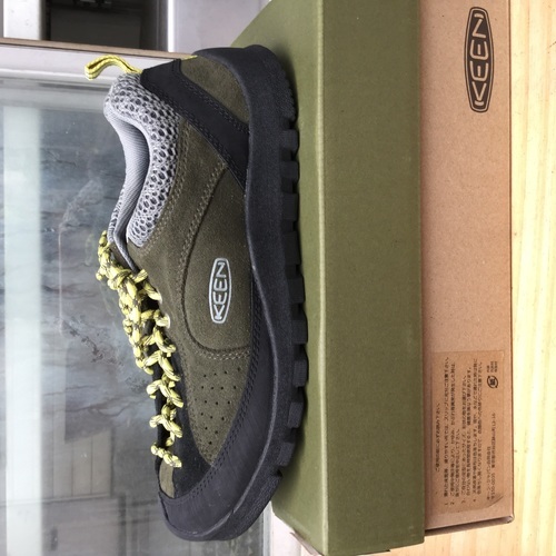 アウトドアシューズ keen