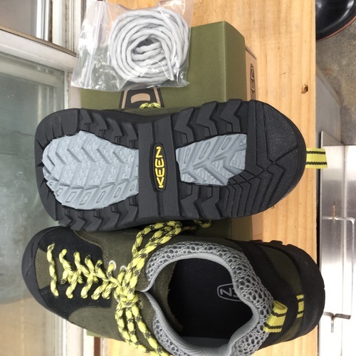 アウトドアシューズ keen
