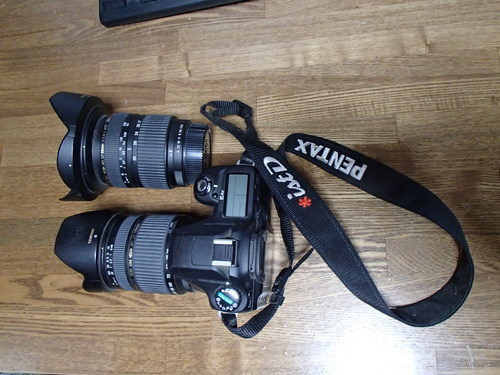 PENTAX　istDS （デジタル一眼レフ）と TAMRONのレンズ28-300mm と 17-35mm の　２本