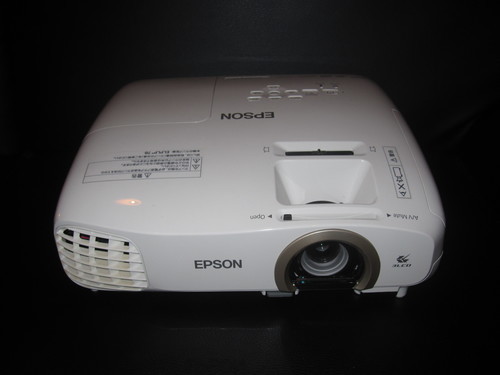 EPSON３D対応フルHDプロジェクター EH-TW5200　100インチスクリーン付き