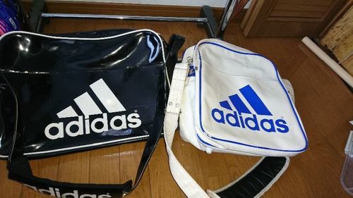 Adidasエナメルバッグ 2個 白 黒 汚れ有り ゆーーと 帯広のサッカーの中古あげます 譲ります ジモティーで不用品の処分