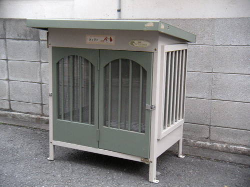 再値下げします　ＴＹワンワンハウス　スチール製未使用　屋外、ガレージ仕様　小型～中型犬用