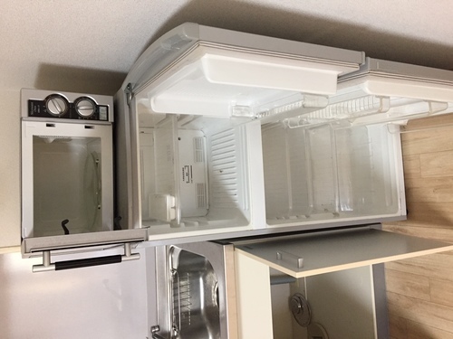 美品　家具・家電を格安で譲ります（2ドア冷蔵庫）　引っ越しに伴い急ぎでお願いします。