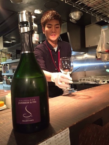 時給１２００円 自然派ワインbar 新大阪駅構内 キッチンスタッフ急募 パシオン新大阪 大阪 のレストランの無料求人広告 アルバイト バイト募集情報 ジモティー