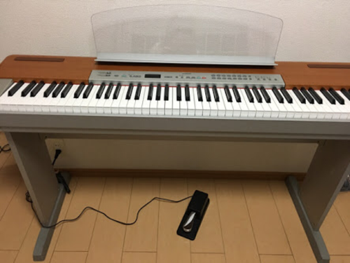 超美品 ヤマハ電子ピアノ 付属品も完備
