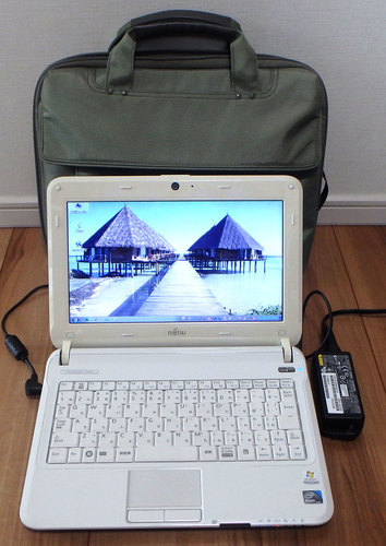 【終了】富士通「LIFEBOOK MH30/C」Windows7Starter32ビット 正規版 美品