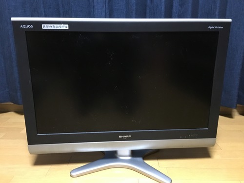 AQUOS　液晶テレビ　３２V（２００９年製）
