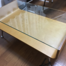 ガラスと木製のローテーブル