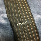 DKNY 黒ストライブネクタイ