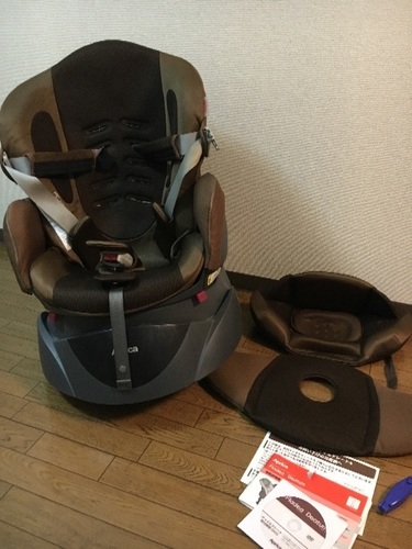アップリカ  フラディアディアターン ブラウン  チャイルドシート 新生児から