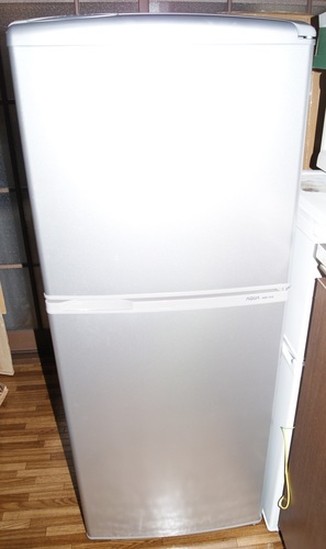 美品 AQUA AQR-141E（S） 冷蔵庫 140L 2ドア 右開き 2016年製