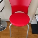 おしゃれな赤椅子900円。状態良
