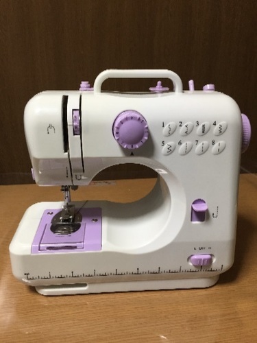 小型のミシン