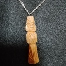 木彫りのネックレス