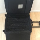 サムソナイト 機内持ち込み可能スーツケース PCポケット外側にあり。