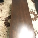 木製の長テーブル