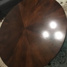 木製の円卓