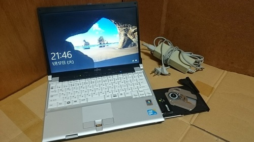 売約済富士通12インチ小型ノート　FMV-R8280 SU9400 メモリー４ＧＢ