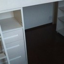 キッズネスト　ミドルベッド　定価14万3000円の代物と椅子定価17800円　中古で。