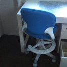 キッズネスト　ミドルベッド　定価14万3000円の代物と椅子定価17800円　中古で。