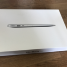 MacBook Airの外箱とコンセント