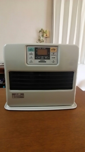 コロナファンヒーター + 灯油缶2個