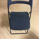プラスチック＆金属製の椅子4脚セットで500円！