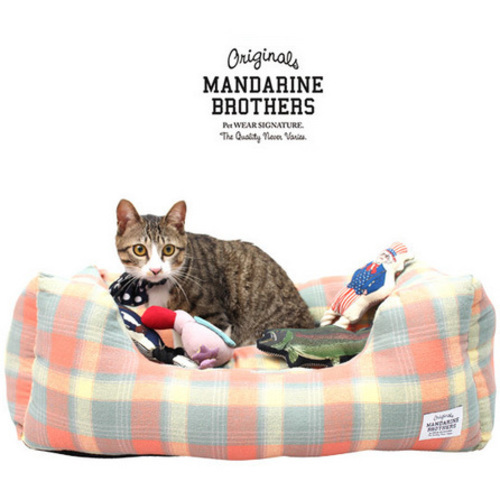 【新品】犬用、猫用ベッドお譲りします！チェック柄 Mサイズマンダリンブラザーズ