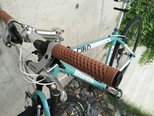 美品　Bianchi　クロスバイク　24段変速　CIELO チェレステ 美品Bianchiクロスバイク24段変速CIELO チェレステ
