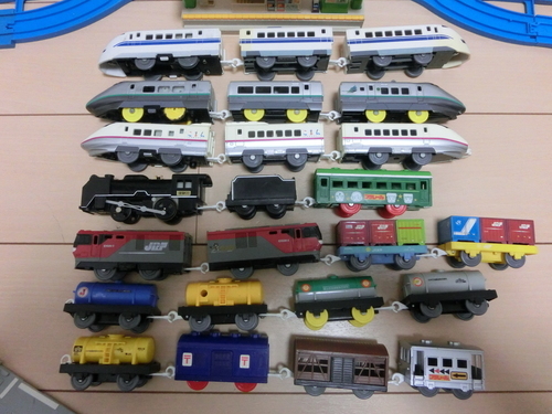 プラレール貨物列車をいっぱいつなげよう 10両と連結車両セット モモジロ 豊田のおもちゃ レールトイ の中古あげます 譲ります ジモティーで不用品の処分