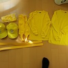 ジュニア用黄色いアンダーシャツ、ストッキング、ベルト、帽子のセット