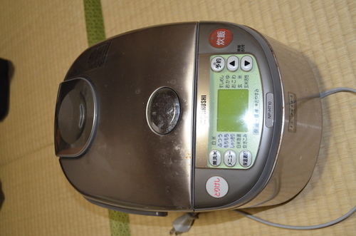 内釜に傷あり　象印圧力IH炊飯器　NP-HT10型