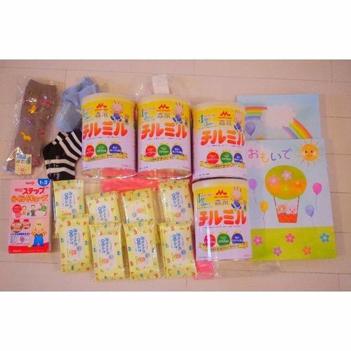 超お得!!チルミル大4缶、ステップキューブ、手口ふき18袋、靴下5足、アルバムまとめて(*^-^*)