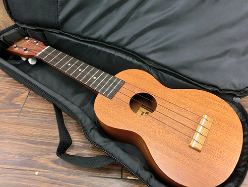 札幌 引き取り Famous/フェイマス 日本製 FS-1 ウクレレ ソフトケース付き