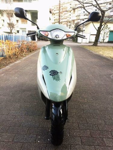 非常に良いエンジン。ホンダ、ディオ、AF56。どちらのタイヤもほぼ新品です。