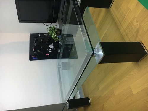 ガラス天板のセンターテーブルニトリ ニューヨークf Bk Hs La22 1 こうじ 鴨居のテーブル センターテーブル の中古あげます 譲ります ジモティーで不用品の処分