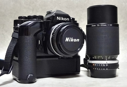 美品のNikon FE2 レンズ二本とモータードライブ付き 動作品