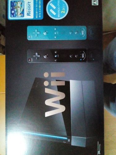 Wii本体（黒）とWiiリモコン（青）とWiiスポーツリゾート同梱版 おまけつき