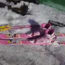 子供用スキー板（ミニーマウス）、スキー靴、ストックをセット、無料...