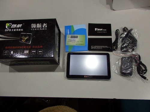 新品カーナビ　　ＨＤ画質　モニターに。