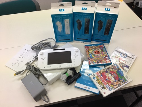 【超お得セット】Wii Uプレミアム32GB 本体・ソフト３つ・Wiiリモコン3つ（未使用）レンズクリーナー付き