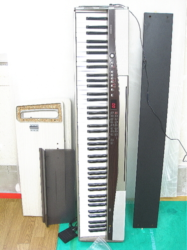 カシオ　電子ピアノ プリヴィア PX-500L　両サイドの足つき