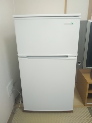 説明書付美品冷蔵庫です。「2016年製　90L　2ドア」未使用製氷皿あり