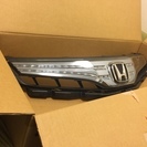 【新品】純正フロントグリル　HONDAフィットシャトルハイブリッド　GP2前期