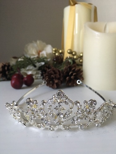 1回使用 結婚式ティアラ クチュールナオコで購入 まるこ 東京のアクセサリー ヘアアクセサリー の中古 古着あげます 譲ります ジモティーで不用品の処分
