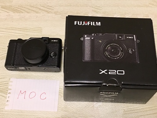 ほぼ新品：富士フイルム　高級コンパクトデジカメ　FUJIFILM X20