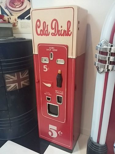ソーダマシーンのCDタワー