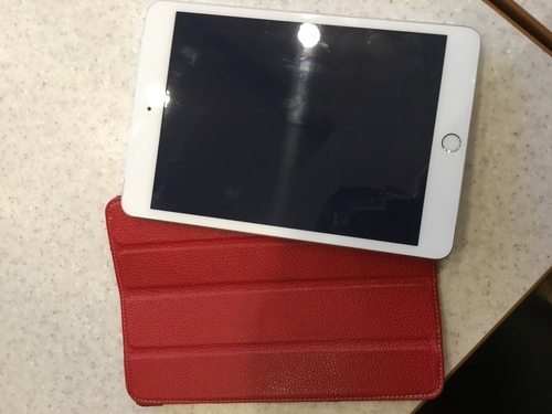 【さらに値下げ】iPad mini 3 16ＧB wifi セルラー (au) シルバー です。