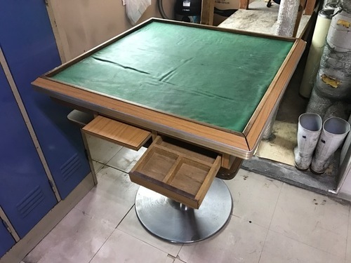 昔ながらの手積み用麻雀卓